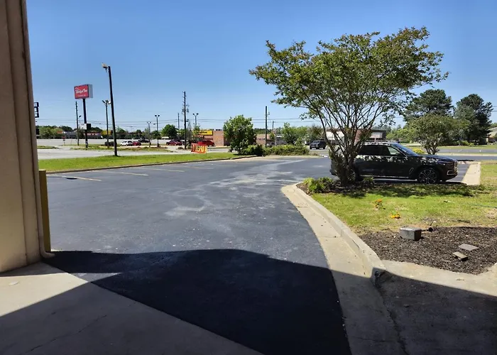 Budget Inn, Hwy 41