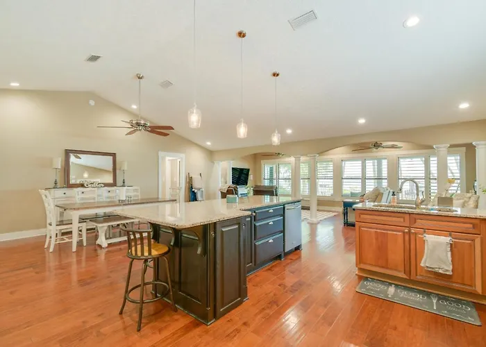 East Palatka Home On St Johns River W/ Boat Dock!