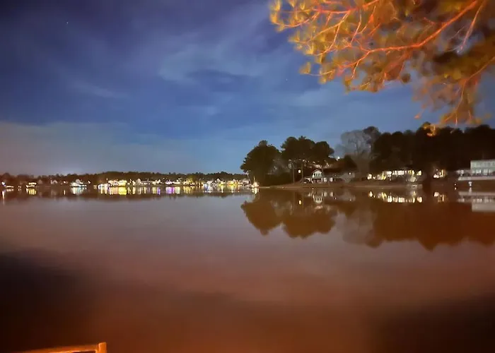 Modern 3Br Lake Front Home