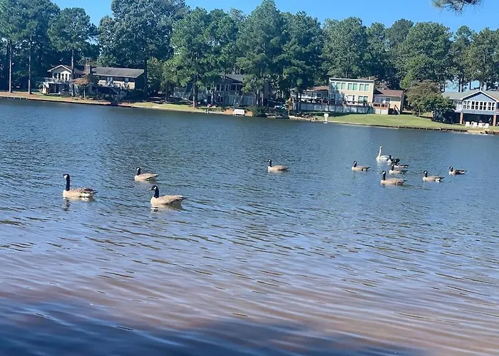 Modern 3Br Lake Front Home