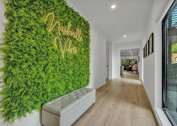 Huge Downtown Corner Unit- Pool-Gym-Walk 2 Broadway