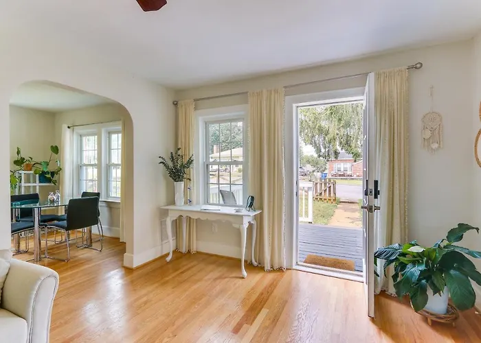 Chic Front Royal Retreat Near Shenandoah River!