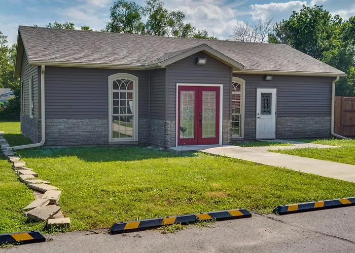 2 Mi To Main St: Newton Guest House