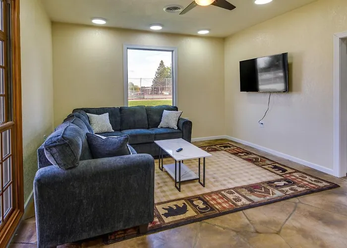 2 Mi To Main St: Newton Guest House