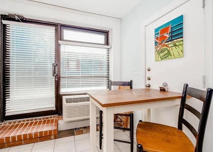 Why Knot Getaway...Rooftop With Waterview! Unit D