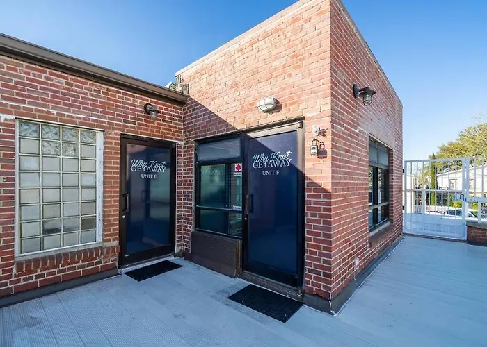 Why Knot Getaway…Rooftop With Waterview! Unit F