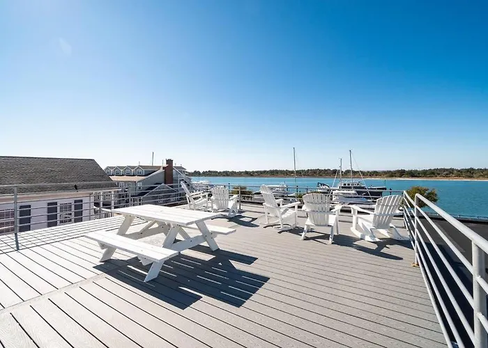 Why Knot Getaway…Rooftop With Waterview! Unit E