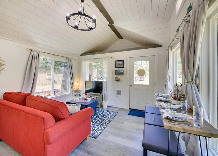 Eureka Vacation Rental: Steps To Creek & Fishing!