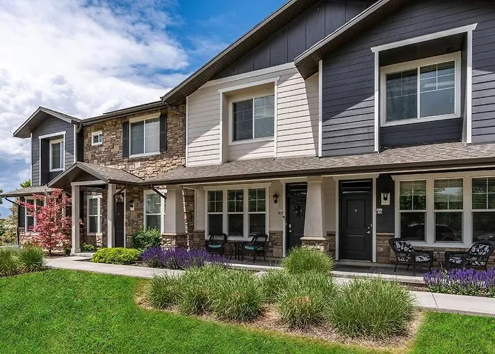 Spacious 2-Story, Pet&Fam Friendly, Wfh, Gym&Pool