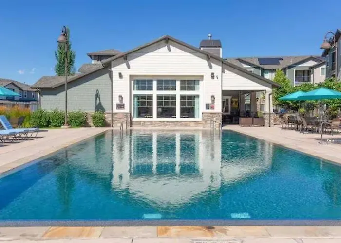 Spacious 2-Story, Pet&Fam Friendly, Wfh, Gym&Pool