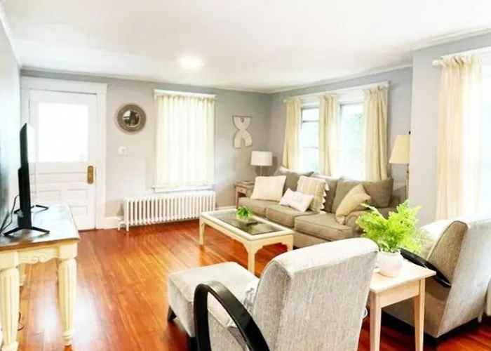 Modern Home Off I-95 Perfect For Families & Business Stay With Ample Parking