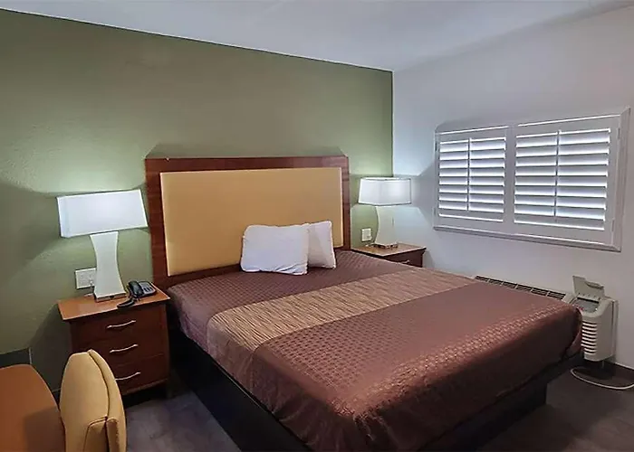 Super 8 El Centro N