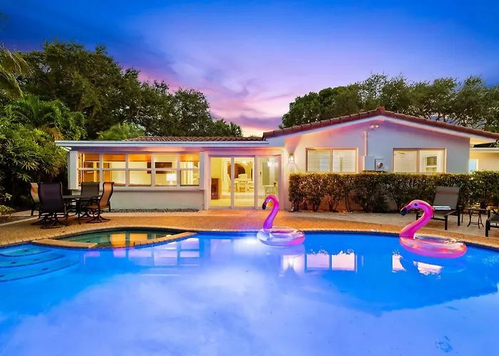 Solar Heated Pool Spa Tiki Hut Huge Backyard Hammock Retro Bikes