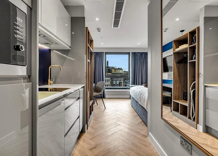 Roomzzz Edinburgh