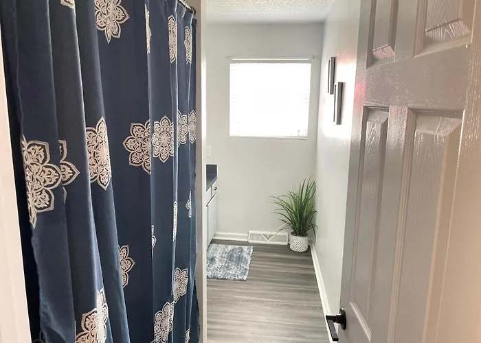 Spacious 1King Bd/2Queen Bd/* 1 Mile From I-85