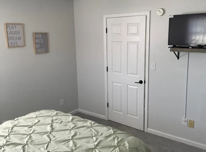 Spacious 1King Bd/2Queen Bd/* 1 Mile From I-85