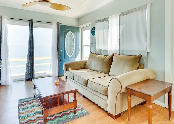 Scenic Geneva Cottage W/ Lake Erie Beach Access!