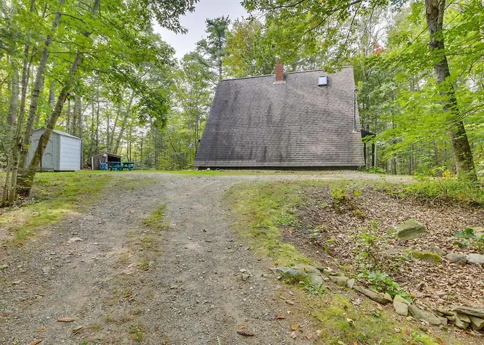 Pet-Friendly Belfast Retreat - 2 Mi To Downtown!