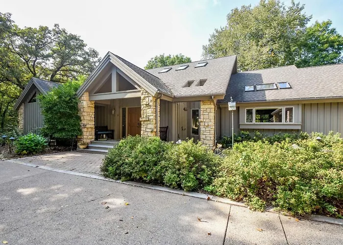 Galena Getaway W/ Hot Tub, Home Theater & More!