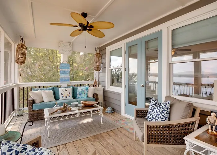 Hot Tub & Dock: Guntersville Lake Getaway!