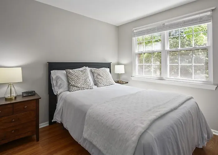 Townhome In No Va, 40 Mins To Dc, Pets Ok, Fast Wifi