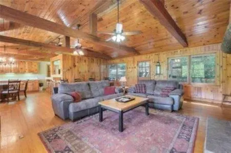 Harpers Creek Lodge And Cabins