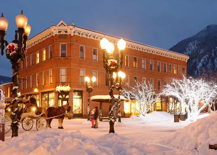 Independence Square 205, Stylish Hotel Room With Ac, Great Location In Aspen