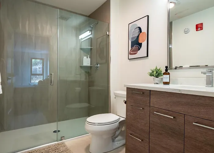 Modern Furnished Apartment In Heart Of Quincy