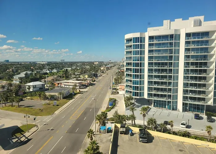 Beautiful Ocean View Condo With Huge Tv