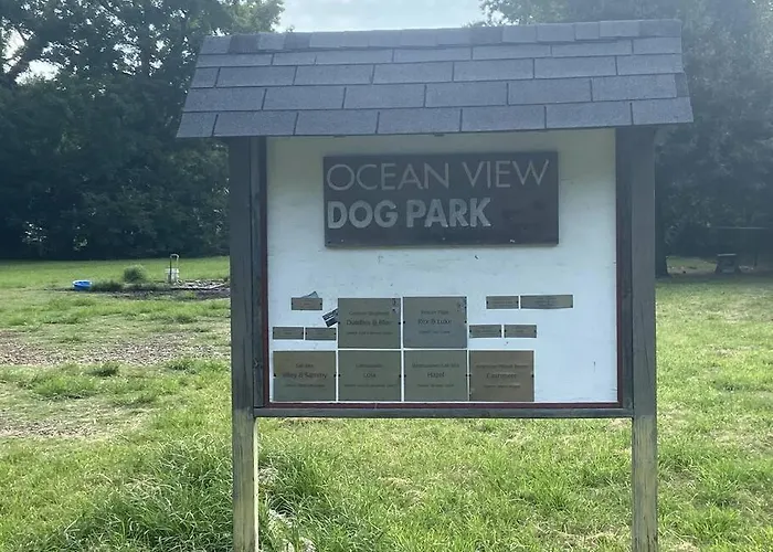 Historic Coastal Haven- Pet Friendly Fast Wi-Fi