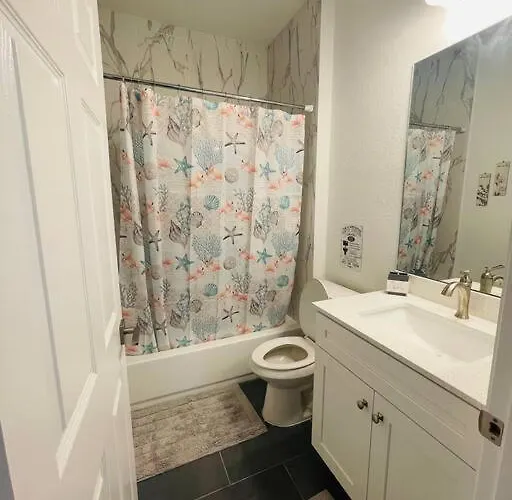 Brand New Lake View House - Self Check-In