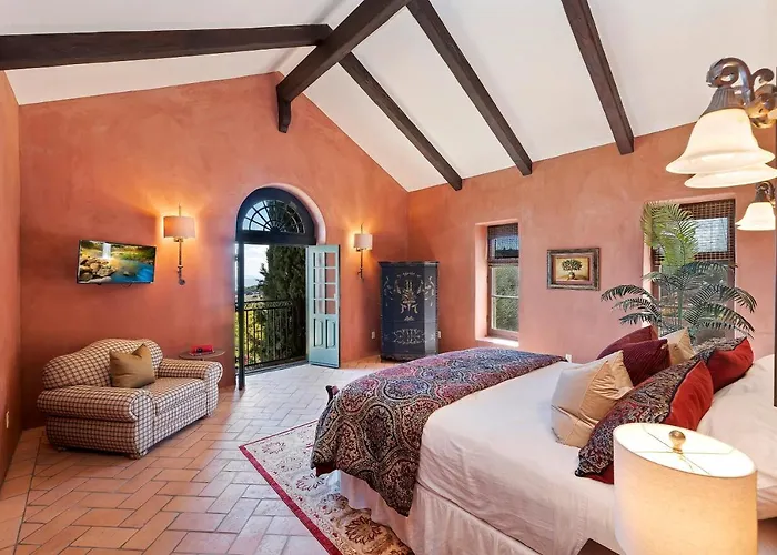 Tuscan Villa W/Vineyard Views!