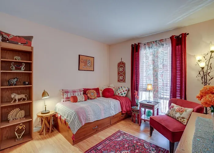 Lovely Concord Townhome Retreat W/ Community Pool!