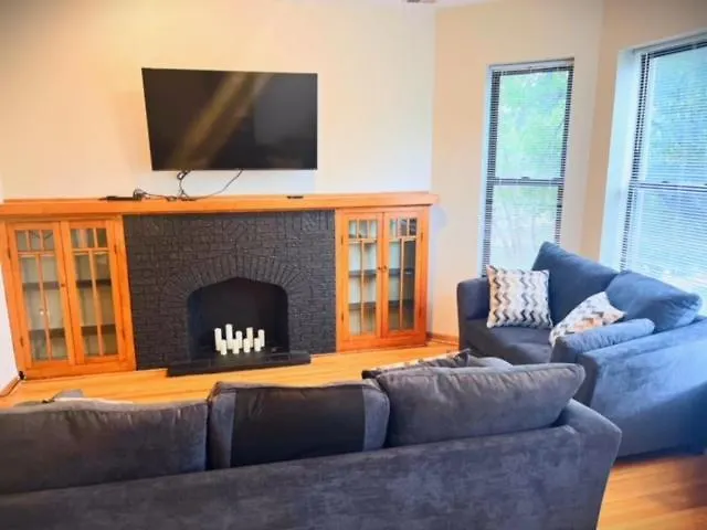 3Bd/2Ba In Historic Hyde Park Neighborhood W/ Parking Near University Of Chicago