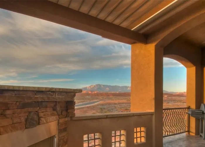 D13-Amazing Red Cliff View-Third Floor 3-Bedroom Sunset View