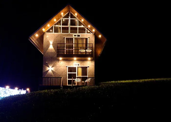 Cloud Canopy - Tea Garden Family Pool Cottage In Vagamon