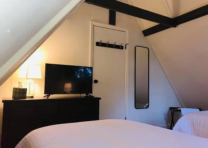 Newly Renovated A-Frame 5 Min Walk To Main Street