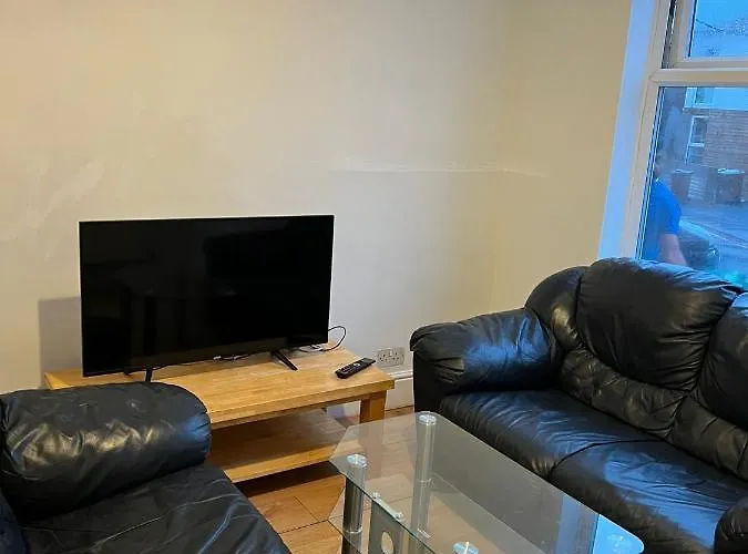 Luxury Room On Park Road Close To University & Qmc Hospital