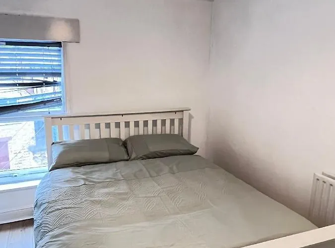 Luxury Room On Park Road Close To University & Qmc Hospital