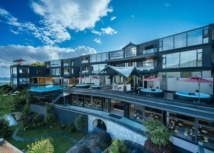 Tengchong Jingge Banshan Hot Spring Hotel