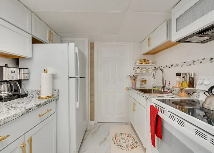 1 Mi To Downtown: Salem Vacation Rental!
