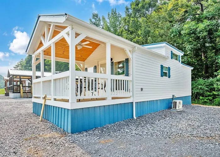 4 Heron Haus, Luxury Tiny House, Pet Friendly, Mins To Downtown Guntersville