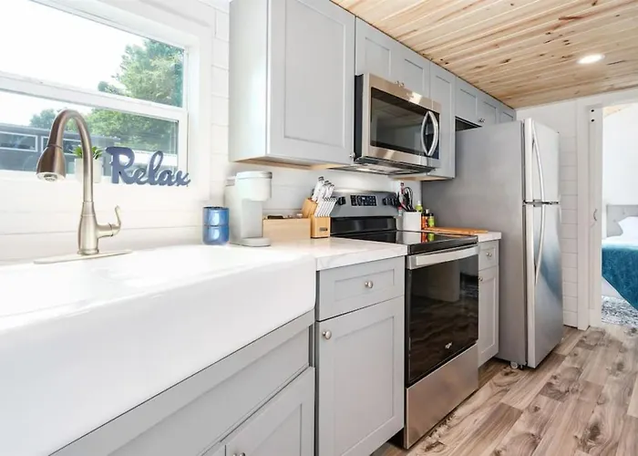 2 Villa D'Azur Luxury Tiny House Mins To Lake Guntersville, Downtown, Firepit