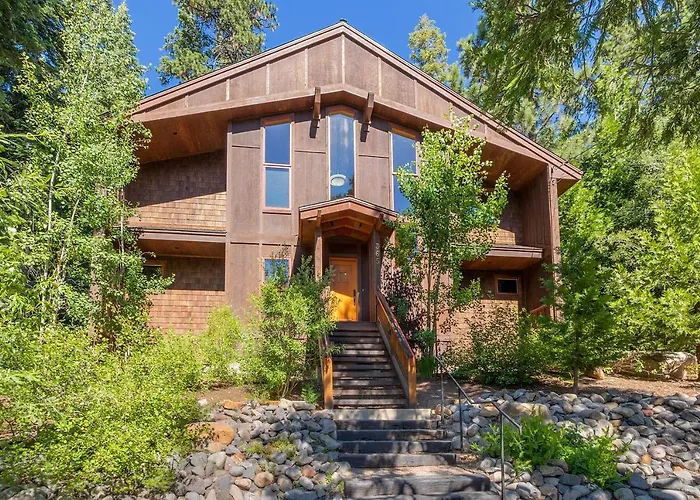 Fairway Favorite - Walk To Tahoe City Shops, Dining & Lake - Pet Friendly