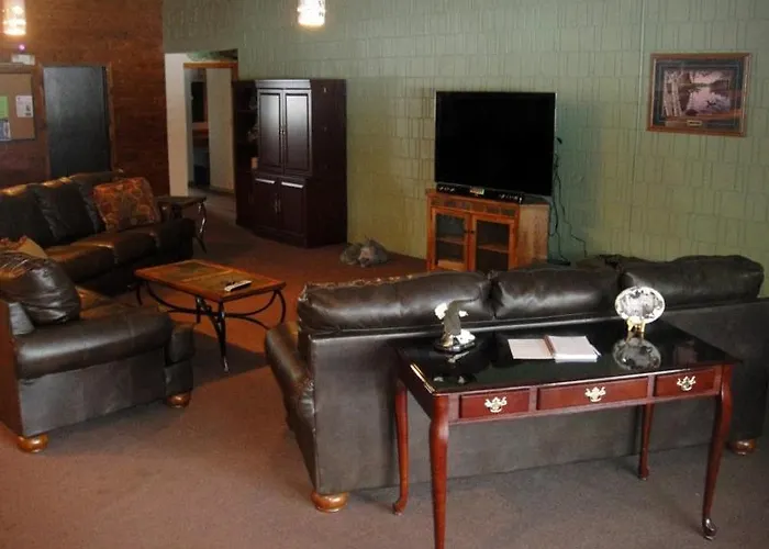 Hiawatha Lodge Inn