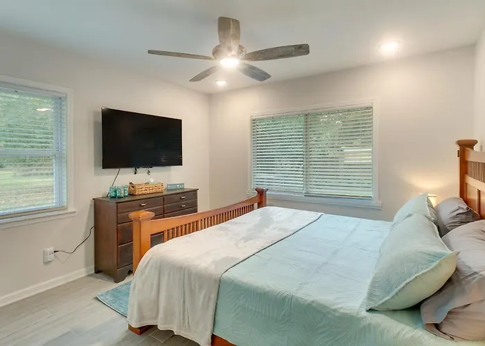 Bright Jekyll Island Home W/ Deck < 1 Mi To Beach
