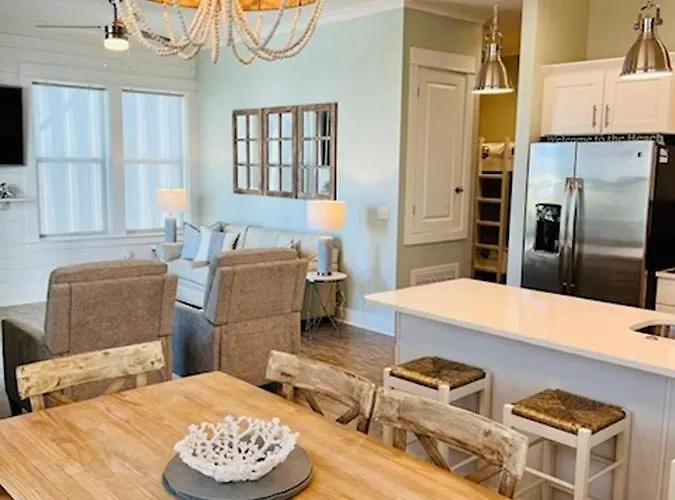 2 Bedroom Dog Friendly Cottage With Bunks, Sleeps 10, Heated Outdoor Pool, Walk To Beach