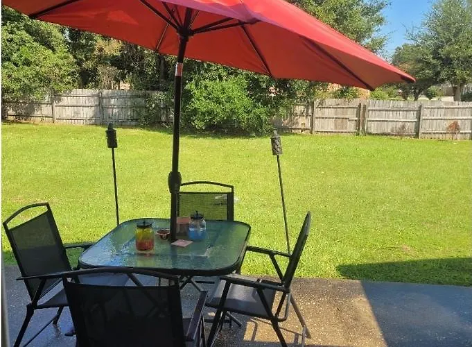 Bedroom Four Minutes From Beach