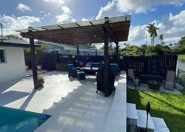 Modern Pool Home On The Lake Near Hardrock Fll Airport