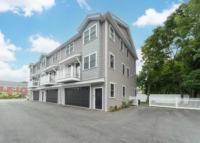 Ultra-Luxurious Home Near Boston Pet-Friendly
